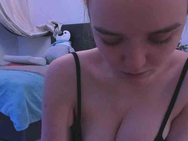 JanetShy webcam