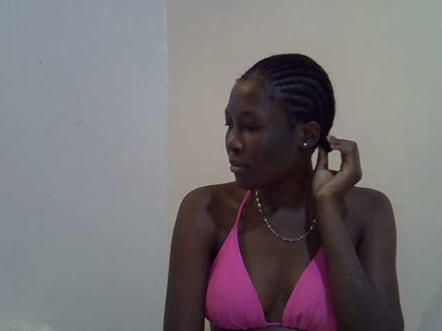 Cute-emmy webcam bongacams model stream image