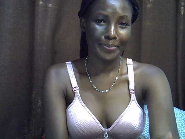 Cute-emmy webcam bongacams model stream image