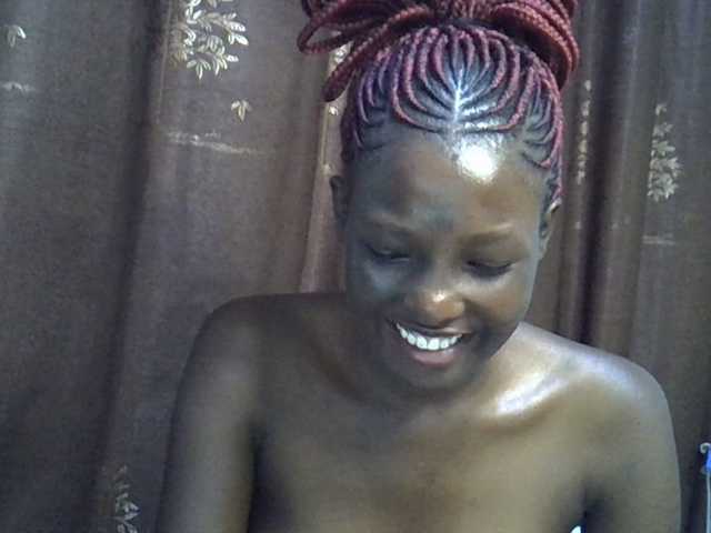 Cute-emmy webcam bongacams model stream image