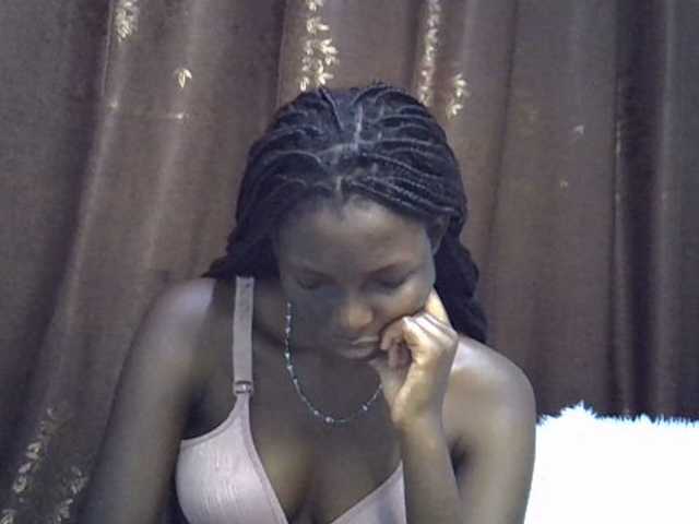 Cute-emmy webcam bongacams model stream image