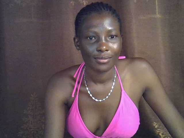 Cute-emmy webcam bongacams model stream image