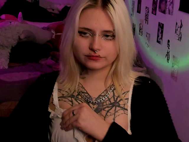 bixxxiz's BongaCams show and profile