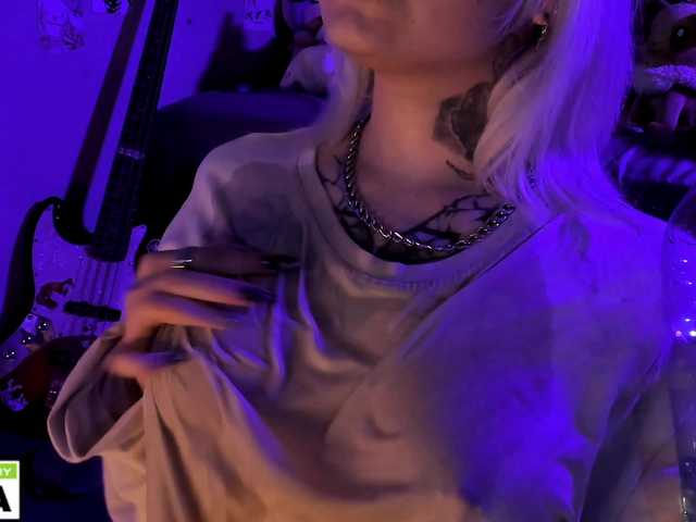 bixxxiz's BongaCams show and profile