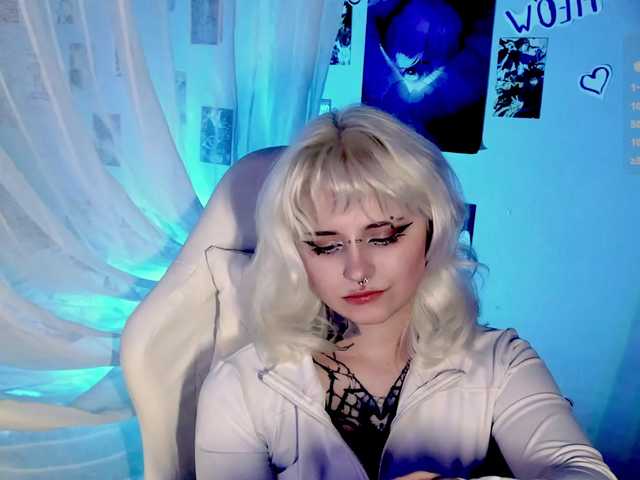 bixxxiz's BongaCams show and profile