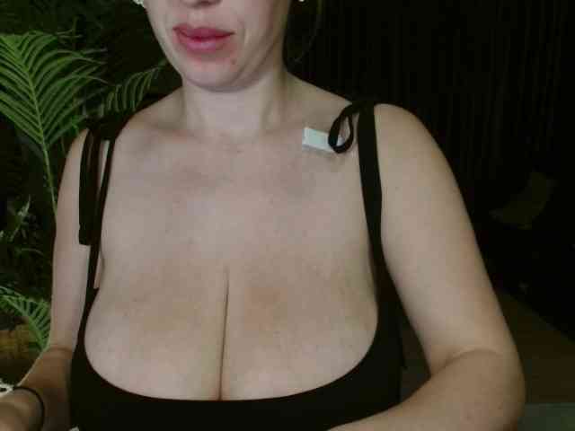 ChloeMelons webcam