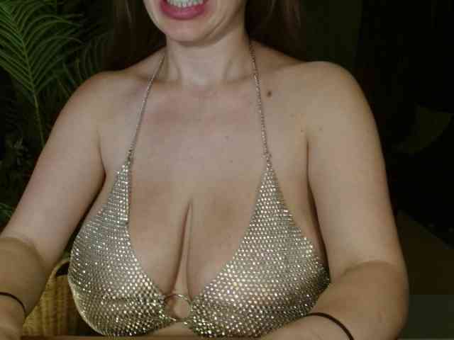 ChloeMelons bongacams