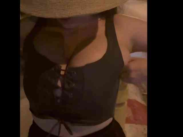 ChloeMelons webcam