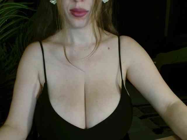 ChloeMelons webcam