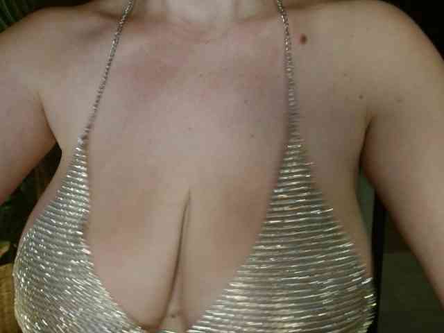 ChloeMelons webcam