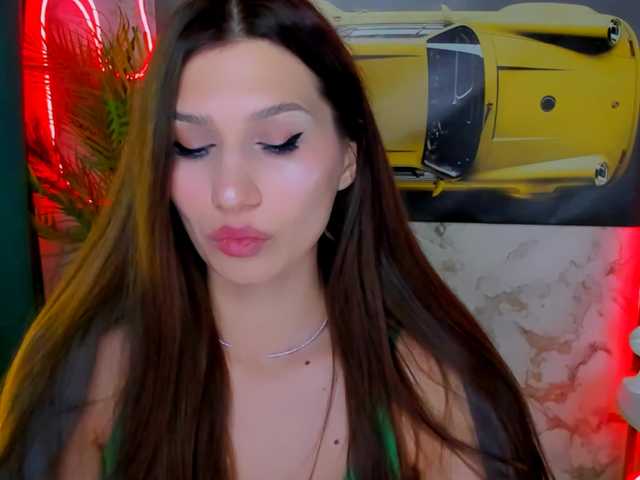 Mollyinyourmind's BongaCams show and profile