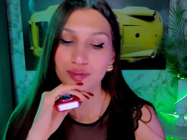 Mollyinyourmind's BongaCams show and profile