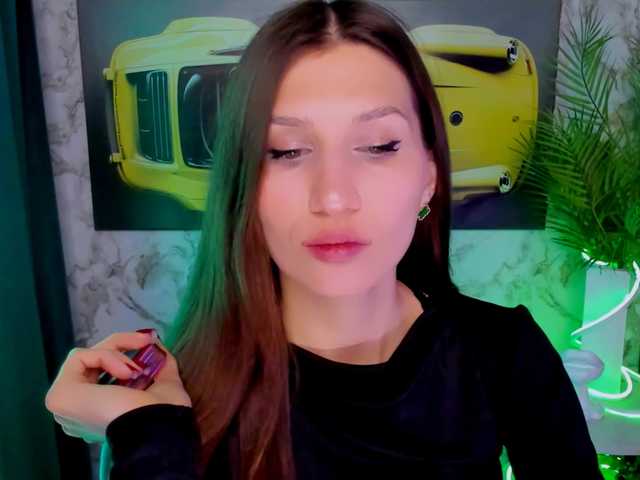 Mollyinyourmind's BongaCams show and profile