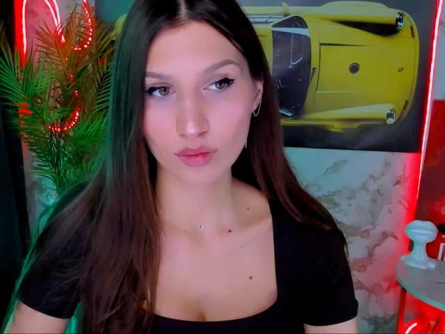 Mollyinyourmind's BongaCams show and profile