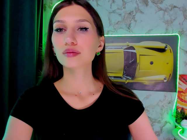 Mollyinyourmind's BongaCams show and profile