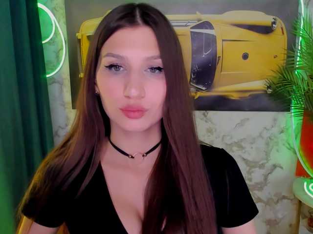 Mollyinyourmind's BongaCams show and profile