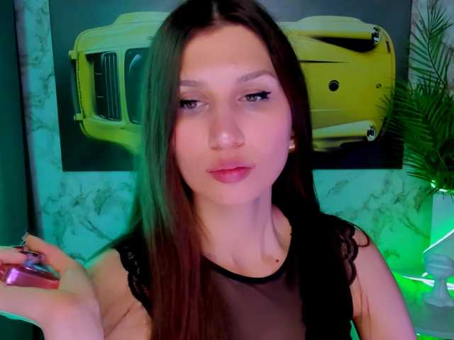 Mollyinyourmind's BongaCams show and profile