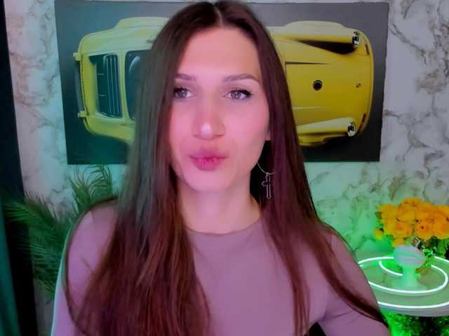 Mollyinyourmind's BongaCams show and profile