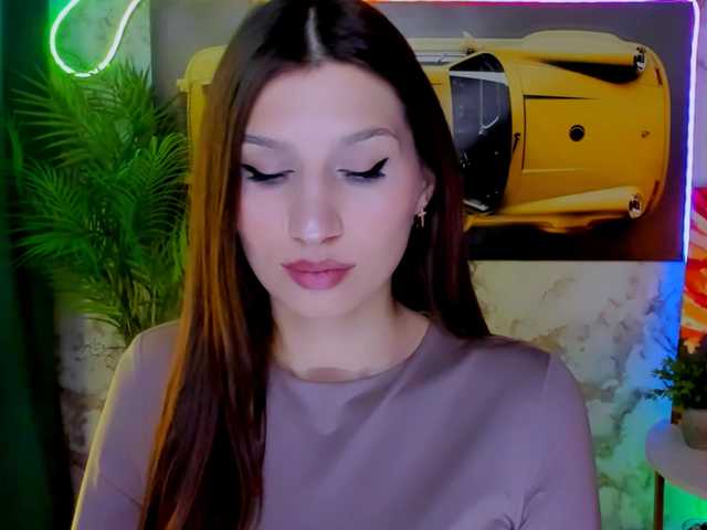 Mollyinyourmind's BongaCams show and profile