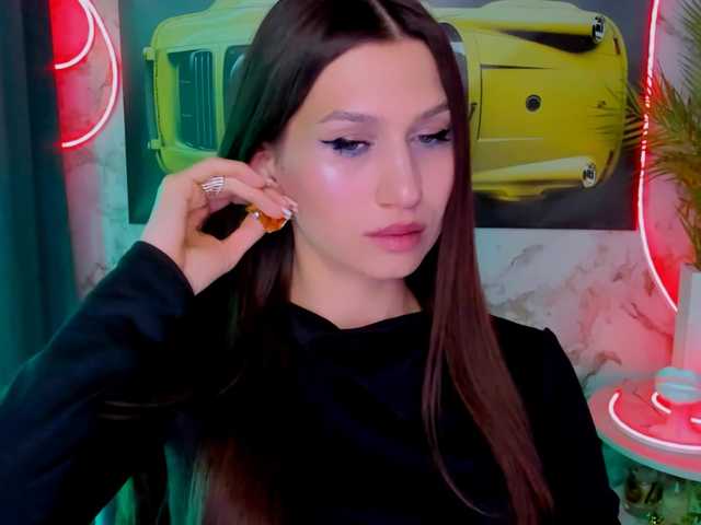 Mollyinyourmind's BongaCams show and profile