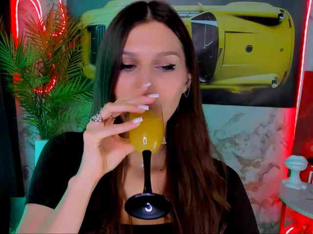 Mollyinyourmind Live Webcam on BongaCams