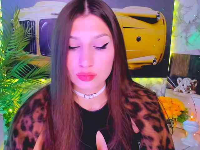 Mollyinyourmind bongacams