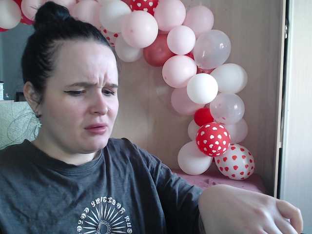 Lizzi-Peach's BongaCams show and profile