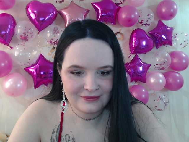 Lizzi-Peach's BongaCams show and profile