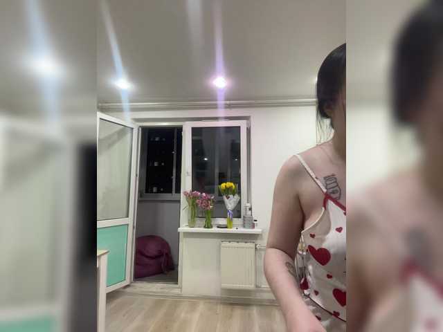 Lizzi-Peach's BongaCams show and profile