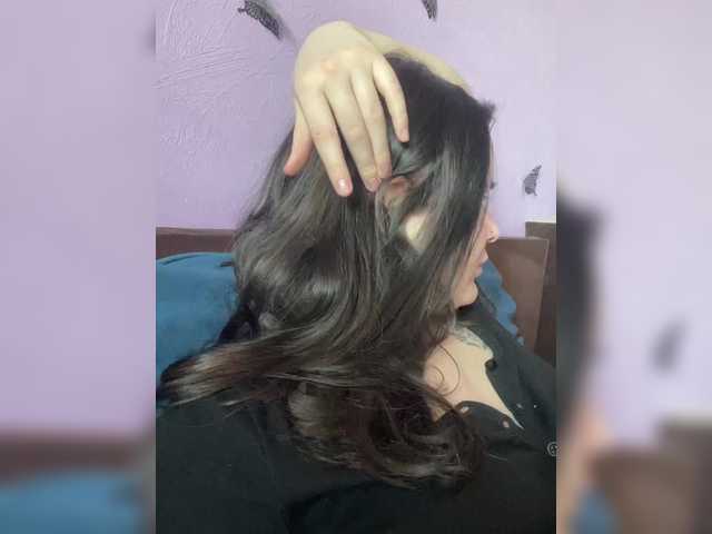 Lizzi-Peach's BongaCams show and profile