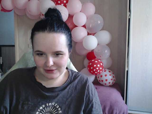 Lizzi-Peach's BongaCams show and profile