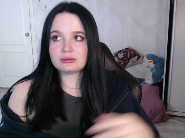 Lizzi-Peach's BongaCams show and profile