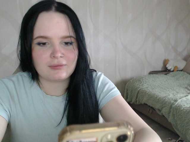 Lizzi-Peach's BongaCams show and profile