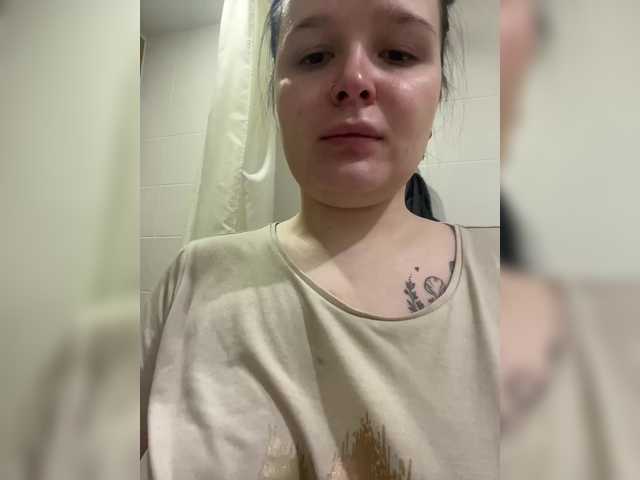 Lizzi-Peach live cam profile