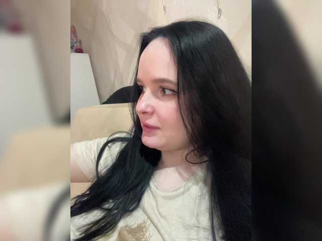 Lizzi-Peach's BongaCams show and profile