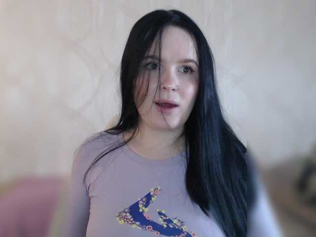 Lizzi-Peach Live Cam on BongaCams