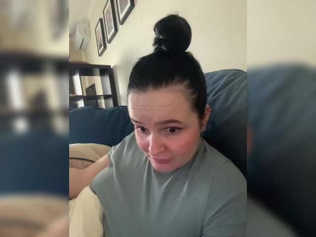 Lizzi-Peach's BongaCams show and profile