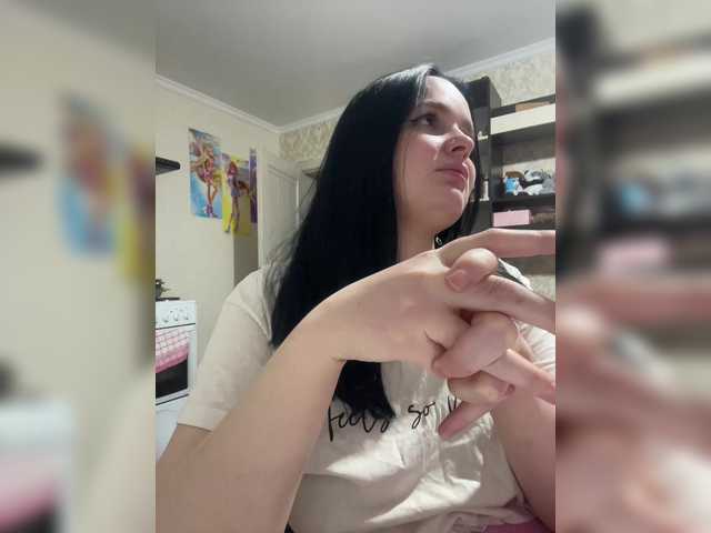 Lizzi-Peach's BongaCams show and profile