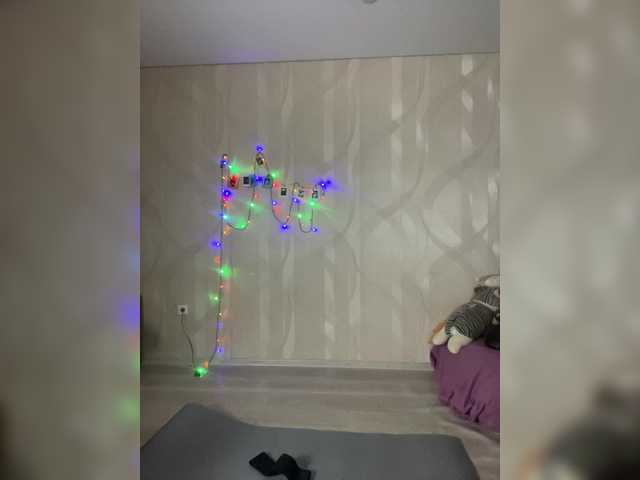 Lizzi-Peach's BongaCams show and profile