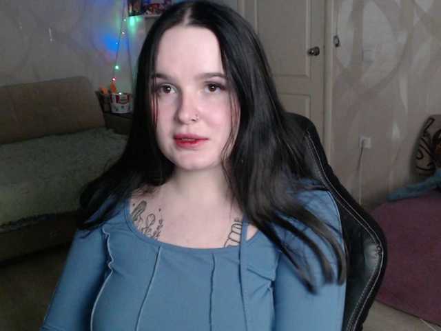 Lizzi-Peach live cam