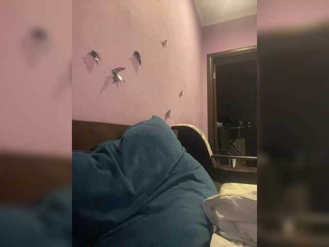 Lizzi-Peach from BongaCams