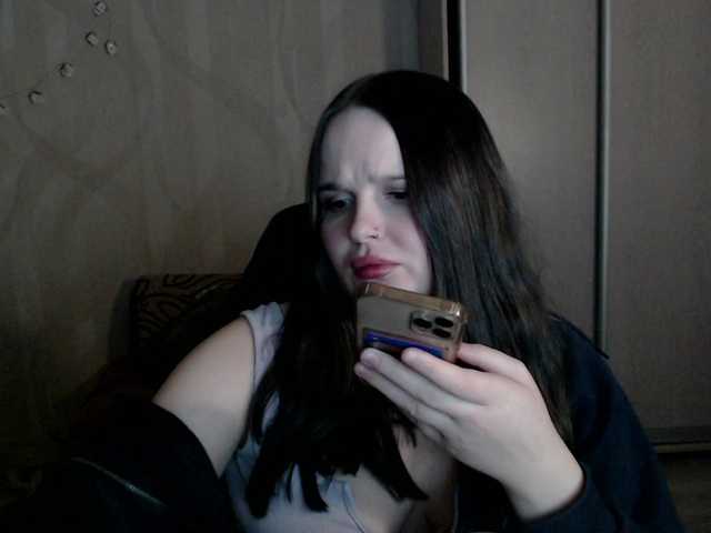 Lizzi-Peach's BongaCams show and profile