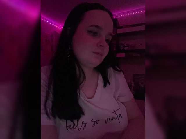 Lizzi-Peach's BongaCams show and profile