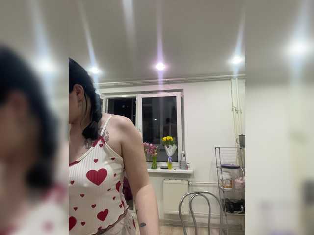 Lizzi-Peach's BongaCams show and profile