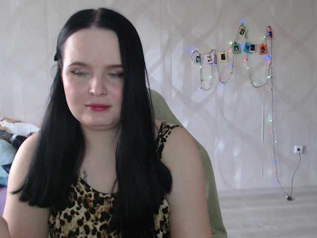 Lizzi-Peach's BongaCams show and profile