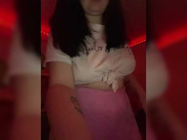 Lizzi-Peach's BongaCams show and profile