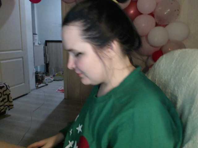 Lizzi-Peach's BongaCams show and profile