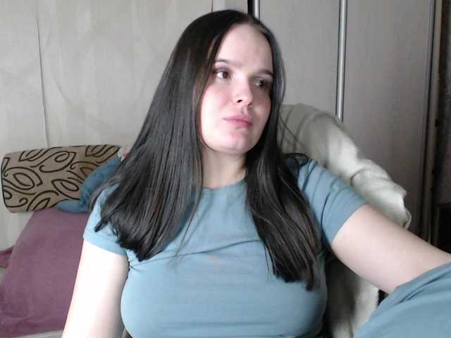 Lizzi-Peach's BongaCams show and profile