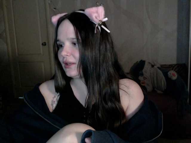 Lizzi-Peach's BongaCams show and profile