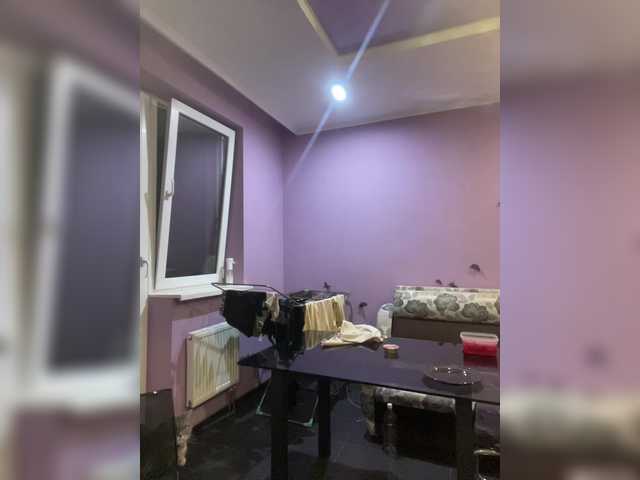 Lizzi-Peach's BongaCams show and profile